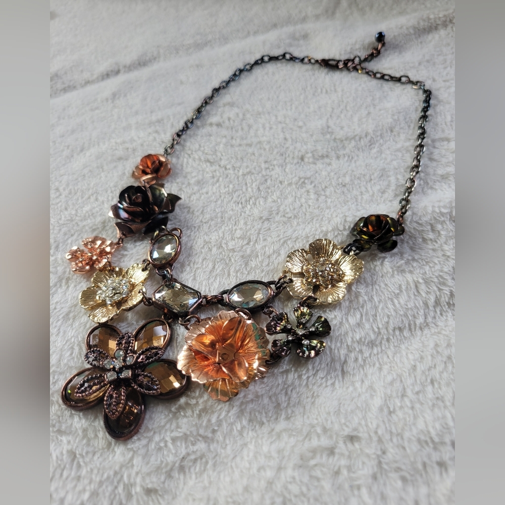 Stunning Antiqued Bronze/Gold Tone Floral Rhinestone Statement Necklace - Picture 11 of 11